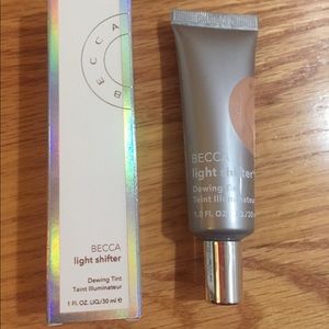 Becca light shifter dewing tint in shade Orbit 2